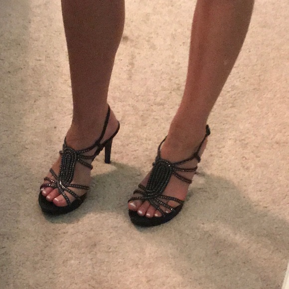 Black heels - Picture 3 of 3